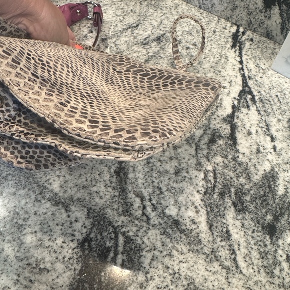 Elliott Lucca Beige Snake Print Crossbody Bag - Picture 8 of 8